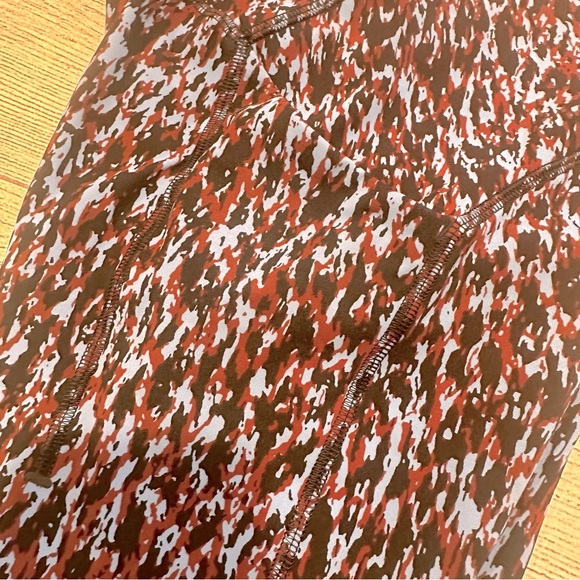 🍋Women’s Lululemon Power Thru High Rise Tight 25” size 4🍋 - Picture 9 of 9